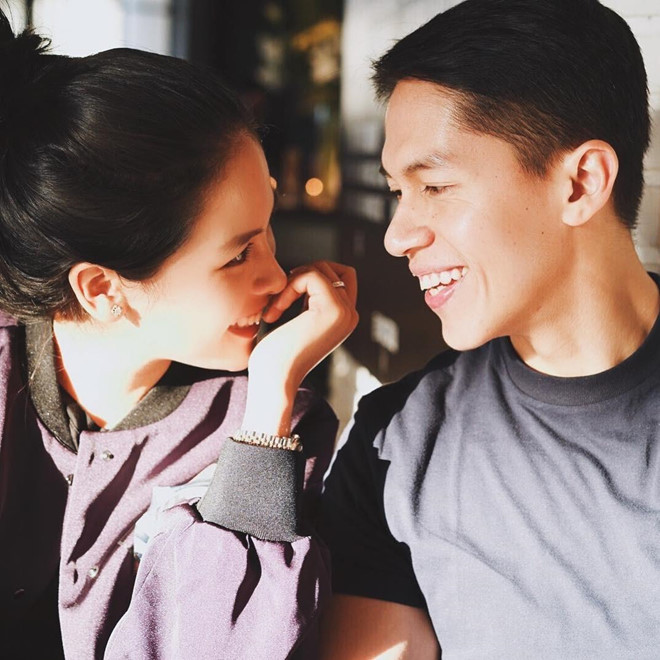 Một điều khiến người ta càng ngưỡng mộ cô là bởi mối tình 4 năm đầy lãng mạn với Arsyah Rasyid - vị CEO trẻ tuổi, tài năng có tiếng của đất nước vạn đảo. Hai người được xem như một trong những đôi "trai tài gái sắc" được công chúng cũng như giới truyền thông khen ngợi nhiều nhất ở Indonesia. Hot girl Indonesia va chuyen tinh 4 nam voi CEO 9X noi tieng hinh anh 5