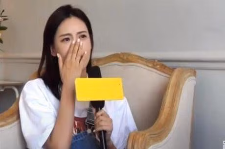 Sao nữ Trung Quốc khóc nức nở, muốn bỏ nghề vì bị la ó khi dự Cannes