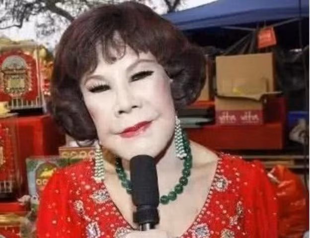 "Thảm họa thẩm mỹ Hong Kong" làm đủ nghề để kiếm sống ở tuổi U90