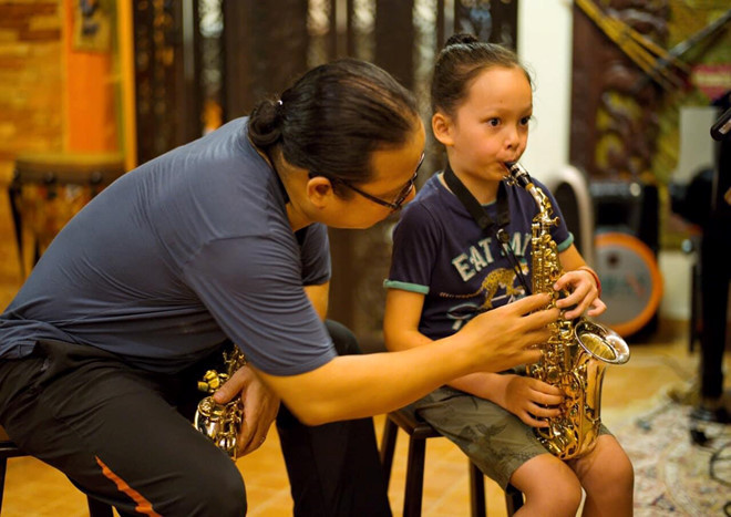 Học cách ca sĩ Hồng Nhung dạy con nói không với điện thoại, iPad ảnh 3 Tôm và Tép đã 7 tuổi song Hồng Nhung không cho hai con sử dụng điện thoại, Ipad và các thiết bị điện tử.