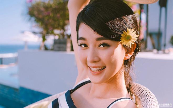 Cha mẹ Kiều Hân đều là doanh nhân giàu có. Vì cha mẹ bận làm ăn, Kiều Hân được đưa đến Thượng Hải học tập và sinh sống từ nhỏ. Từ khi còn là sinh viên đại học, Kiều Hân đã đến trường bằng siêu xe. Hiện, nữ diễn viên sống trong biệt thự cao cấp tại khu Tùng Giang, Thượng Hải. Cô còn biệt thự triệu USD ở Canada. Ảnh: Milier. My nhan 9X giau co nhat showbiz Trung Quoc song xa xi nhu the nao? hinh anh 3