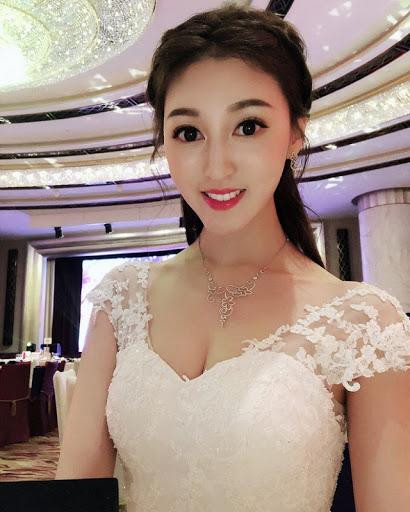 Cận cảnh nhan sắc Á hậu bỏ chồng tỷ phú đến với đại gia giàu gấp 3 lần ảnh 4 bo chong gia ty phu den voi dai gia giau gap 3: nhan sac a hau nay ra sao? - 5