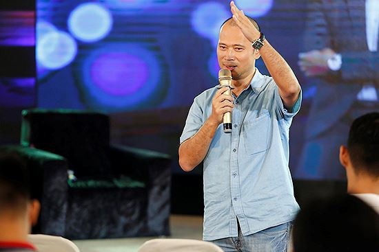 Người vợ ‘bí ẩn’ trong suốt 20 năm của MC Long Vũ
