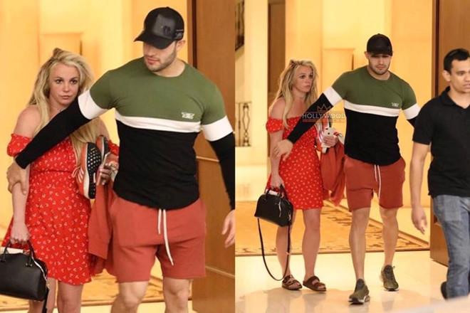 Chuyện tình đáng ngưỡng mộ của Britney Spears và bạn trai kém 13 tuổi ảnh 3 Chuyen tinh dang nguong mo cua Britney Spears va ban trai kem 13 tuoi hinh anh 3