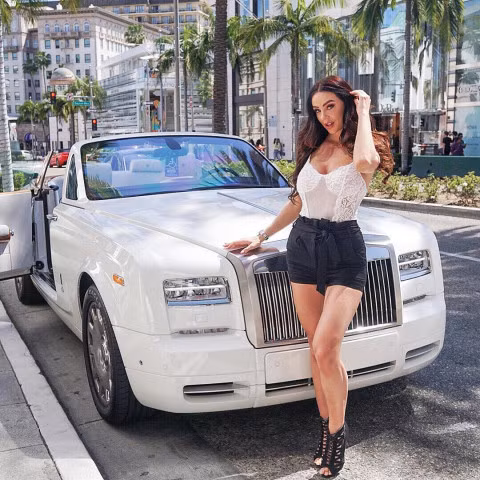 Chọn em hay chọn xe?