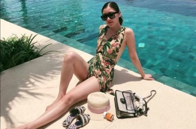 Hội Rich Kids đón hè bằng siêu xe, du lịch trên phi cơ riêng "náo loạn" Instagram