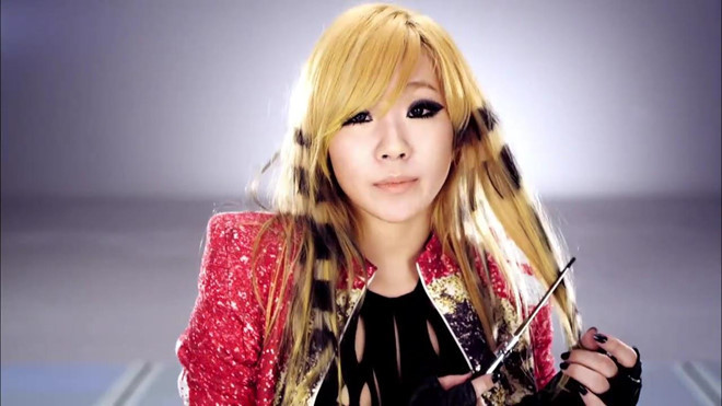 5. CL: Giọng ca của The Baddest Femalec hốt lại danh sách top 5 nghệ sĩ nữ nổi tiếng nhất trong lịch sử Kpop. CL tên thật là Lee Chae Lyn, cô là trưởng nhóm nổi tiếng của nhóm nhạc nữ thế hệ 2 hàng đầu xứ Kim Chi- 2NE1. 5 nu than tuong noi tieng nhat lich su Kpop hinh anh 10