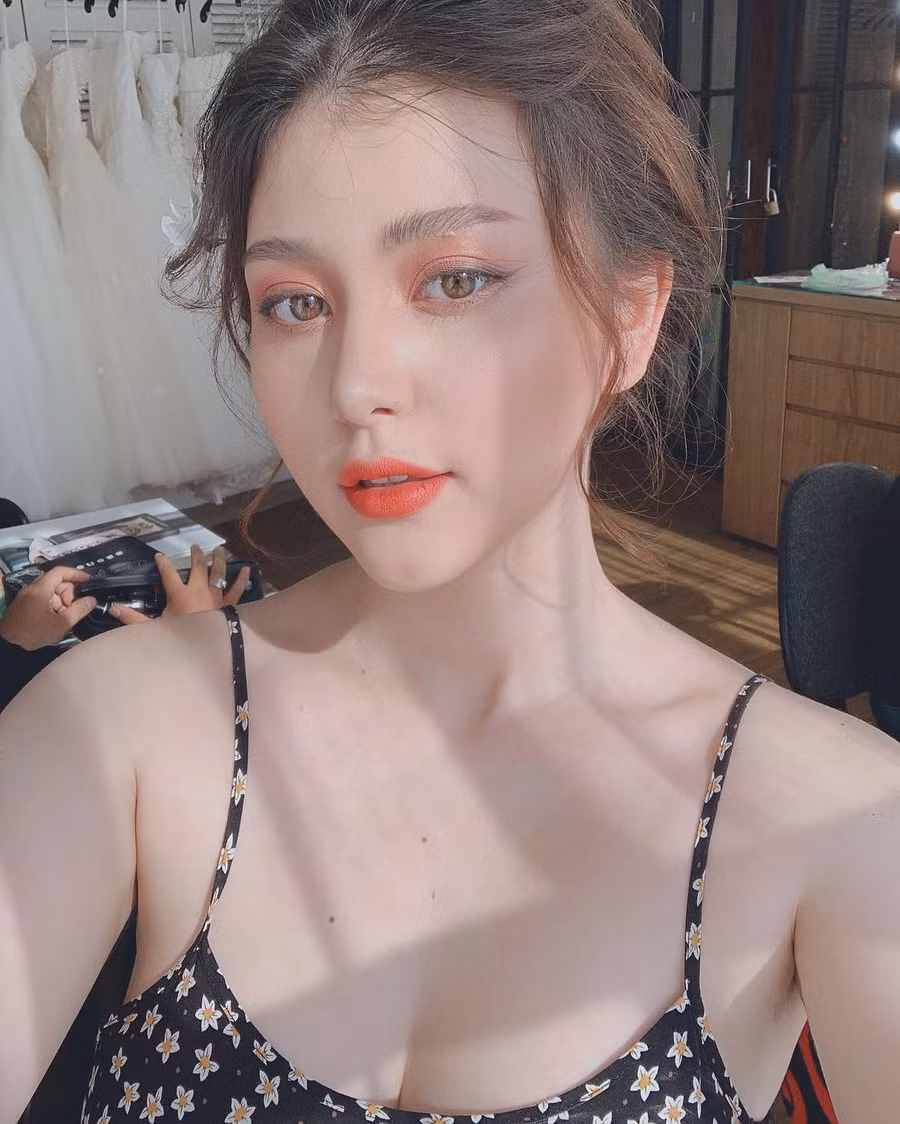 Hội gái xinh mới 17 tuổi đã nổi tiếng rần rần: Toàn cực phẩm học đường, có người được báo Trung ca ngợi với loạt mỹ từ - Ảnh 9. Hội gái xinh mới 17 tuổi đã nổi tiếng rần rần: Toàn cực phẩm học đường, có người được báo Trung ca ngợi với loạt mỹ từ - Ảnh 9.