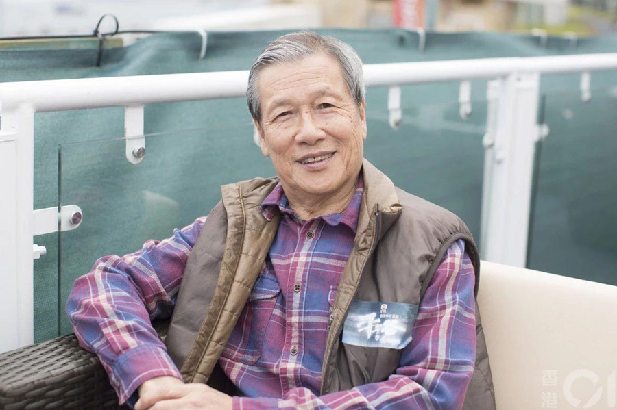 Hơn nửa đời người gắn bó với nghiệp diễn xuất, Lưu Giang tham gia hàng loạt phim truyền hình như Đại thời đại, Tuyết sơn phi hồ, Học cảnh hùng tâm, Nghĩa hải hào tình, Phú quý môn, Thiên cơ toán, Cự luân, Quyền vương, Cuộc chiến nữ quyền... Nam diễn viên sẽ góp mặt trong ICAC Investigators 2019 dự kiến lên sóng sắp tới. Một bộ phim khác mà Lưu Giang đang quay là Mười hai truyền thuyết. Ông cho hay sẽ hạn chế nhận phim hơn trước vì lý do sức khỏe. Ảnh: 94477. Cac dien vien TVB o tuoi