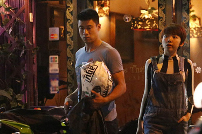 Không như những người nổi tiếng khác, cặp đôi thoải mái chia sẻ về người yêu với công chúng. 