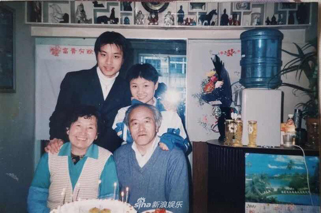 Ai cũng có một thời trẻ trâu: Giả Nãi Lượng tóc vàng hoe, gầy nhom cực kỳ đáng yêu - Ảnh 5. Ai cũng có một thời trẻ trâu: Giả Nãi Lượng tóc vàng hoe, gầy nhom cực kỳ đáng yêu - Ảnh 5.