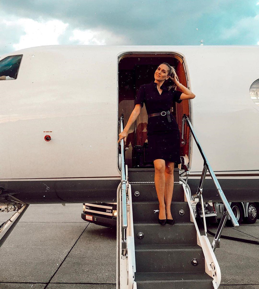 Lương chục nghìn USD, tiếp viên hàng không phục vụ VIP phải làm những việc gì? ảnh 2 Luong chuc nghin USD va cong viec cua tiep vien hang khong phuc vu VIP hinh anh 2