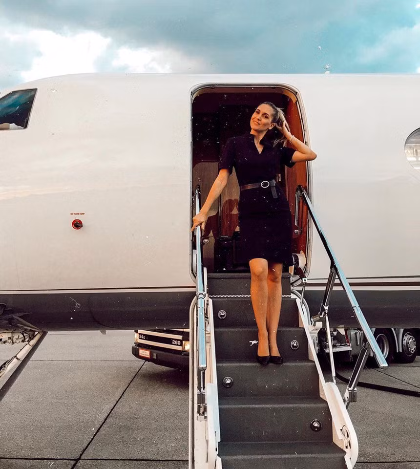 Luong chuc nghin USD va cong viec cua tiep vien hang khong phuc vu VIP hinh anh 2 