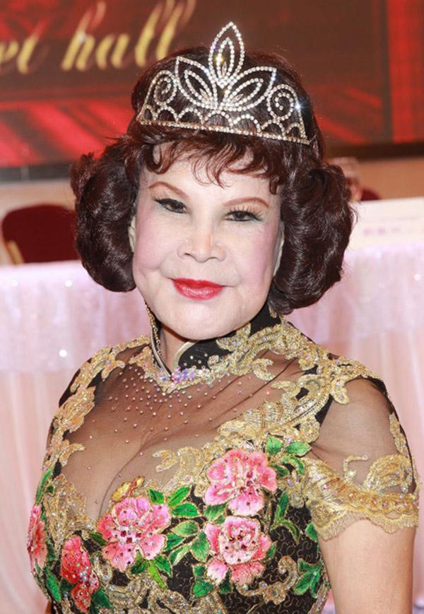 "Thảm họa thẩm mỹ Hong Kong" làm đủ nghề để kiếm sống ở tuổi U90 ảnh 8