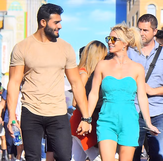 Chuyện tình đáng ngưỡng mộ của Britney Spears và bạn trai kém 13 tuổi ảnh 7 Chuyen tinh dang nguong mo cua Britney Spears va ban trai kem 13 tuoi hinh anh 7