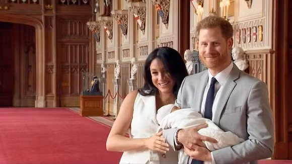 công nương meghan markle, hoàng tử harry, hoàng gia anh, Archie