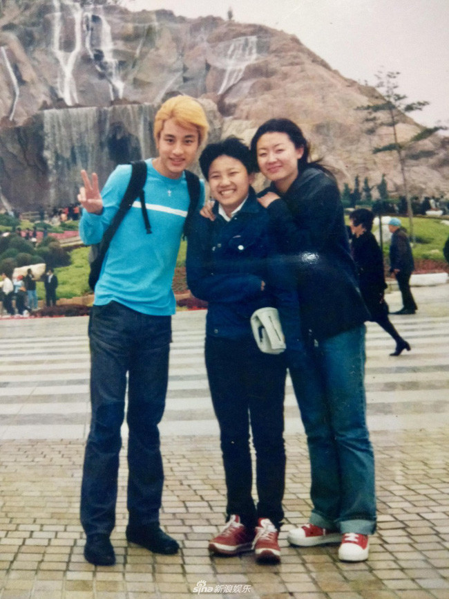 Ai cũng có một thời trẻ trâu: Giả Nãi Lượng tóc vàng hoe, gầy nhom cực kỳ đáng yêu - Ảnh 4. Ai cũng có một thời trẻ trâu: Giả Nãi Lượng tóc vàng hoe, gầy nhom cực kỳ đáng yêu - Ảnh 4.