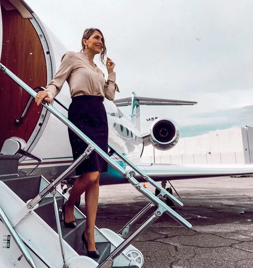 Luong chuc nghin USD va cong viec cua tiep vien hang khong phuc vu VIP hinh anh 1 