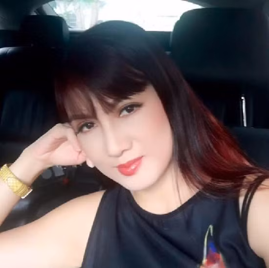 ve dep "bat lao" cua 3 my nhan viet tung quen mat tren cuon lich cua moi nha hinh anh 4