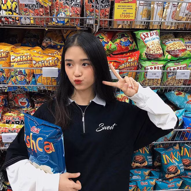 Hội gái xinh mới 17 tuổi đã nổi tiếng rần rần: Toàn cực phẩm học đường, có người được báo Trung ca ngợi với loạt mỹ từ - Ảnh 12. Hội gái xinh mới 17 tuổi đã nổi tiếng rần rần: Toàn cực phẩm học đường, có người được báo Trung ca ngợi với loạt mỹ từ - Ảnh 12.