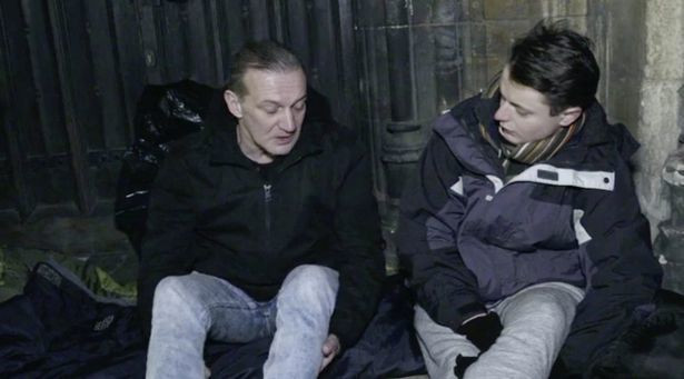 Thiếu gia ngập trong hàng hiệu tỉnh ngộ sau 1 đêm sống như người vô gia cư