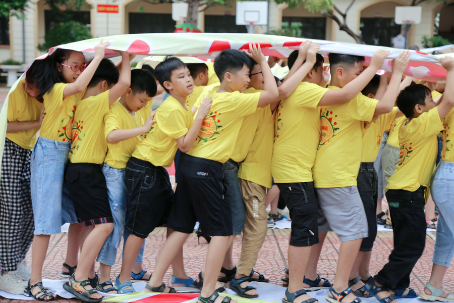 Học sinh tham gia trò chơi tại Trại hè Tiếng Anh số 1. Học sinh tham gia trò chơi tại Trại hè Tiếng Anh số 1.