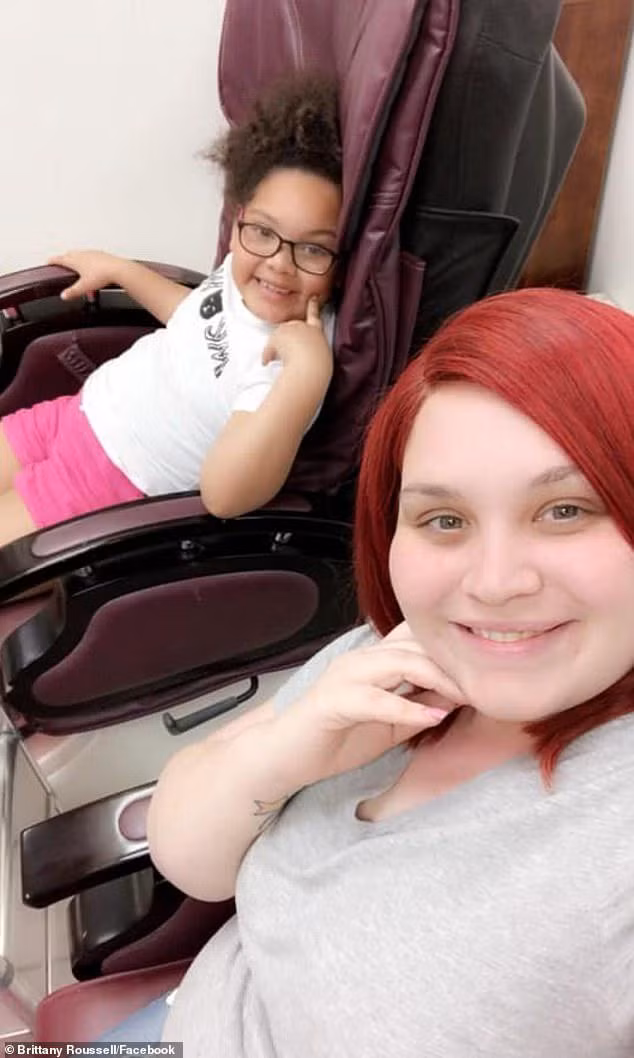 be gai 6 tuoi ke ve cuoc gap go quai vat momo khi dang xem hoat hinh peppa - 3