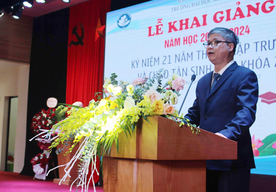 PGS.TS Trần Thanh Vân, Phó Giám đốc Đại học Thái Nguyên phát biểu tại buổi lễ. PGS.TS Trần Thanh Vân, Phó Giám đốc Đại học Thái Nguyên phát biểu tại buổi lễ.