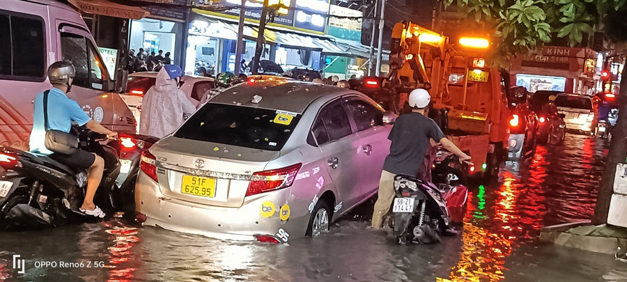 TPHCM dự kiến sẽ có 5/9 dự án được bổ sung vào kế hoạch đầu tư công trung hạn với tổng mức đầu tư khoảng 784,4 tỷ đồng để giải quyết tình trạng ngập. Ảnh: Quốc Hải TPHCM dự kiến sẽ có 5/9 dự án được bổ sung vào kế hoạch đầu tư công trung hạn với tổng mức đầu tư khoảng 784,4 tỷ đồng để giải quyết tình trạng ngập. Ảnh: Quốc Hải