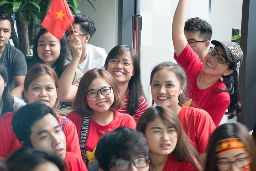 Sinh viên đH Hoa Sen phấn khích trước trận đấu Sinh viên đH Hoa Sen phấn khích trước trận đấu