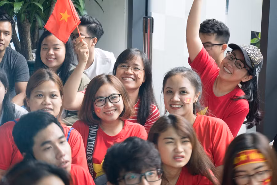 Sinh viên đH Hoa Sen phấn khích trước trận đấu