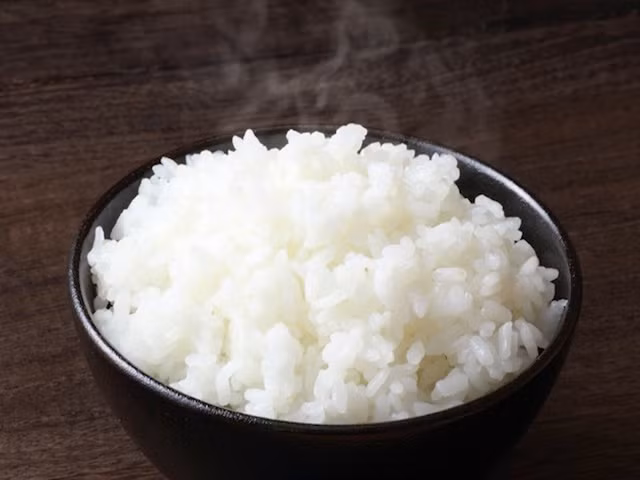Trong trường hợp cơm bị nhão thì ruột bánh mì chính là một vị cứu tinh hữu hiệu (Ảnh: Internet)
