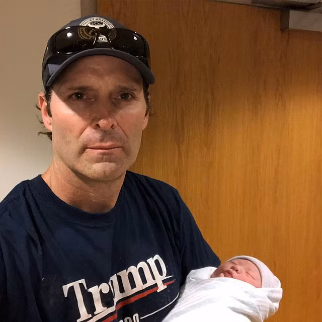 Cả nhà hàng náo loạn vào tối muộn vì thai phụ đẻ rơi, bé gái ra đời bất ngờ được tặng thức ăn miễn phí trọn đời - Hình 4