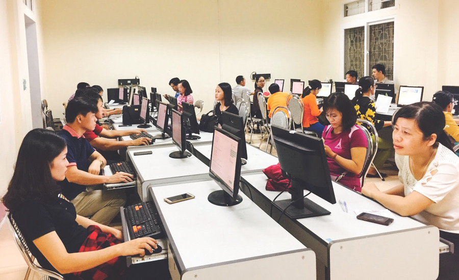 Giáo viên Nghệ An thi tin học để đủ điều kiện xét thăng hạng Giáo viên Nghệ An thi tin học để đủ điều kiện xét thăng hạng
