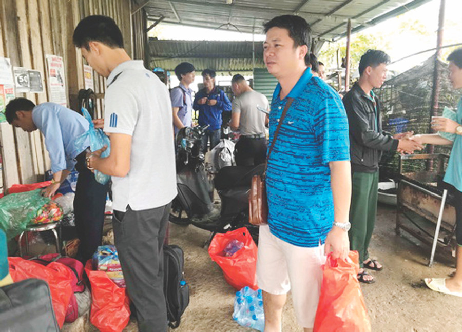 Cùng chạy đua với mưa lũ để hoàn thành tốt nhiệm vụ coi thi Cùng chạy đua với mưa lũ để hoàn thành tốt nhiệm vụ coi thi