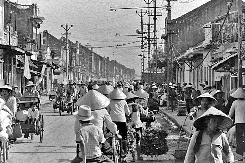 Mẹ làm mậu dịch, con gái được bạn yêu, thầy quý, đắt chồng