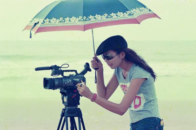 Nhan sắc loạt sao Việt 10 năm trước, xuất sắc nhất vẫn là Tăng Thanh Hà ảnh 3 Là bạn thân của Hàn Thái Tú nên Thanh Hằng cũng có mặt để động viên tinh thần nam ca sĩ trong buổi quay.