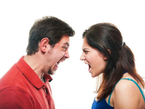 Điều bố mẹ đừng làm trước mặt con