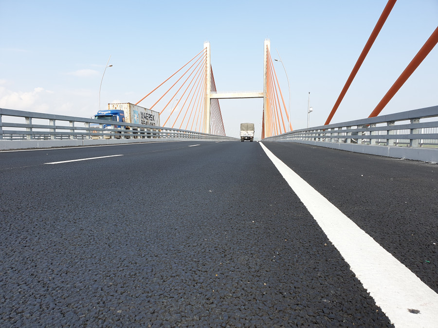 Mặc dù cầu Bạch Đằng có hiện tượng mặt cầu không bằng phẳng nhưng vẫn được nghiệm thu đưa vào sử dụng và thu phí Mặc dù cầu Bạch Đằng có hiện tượng mặt cầu không bằng phẳng nhưng vẫn được nghiệm thu đưa vào sử dụng và thu phí