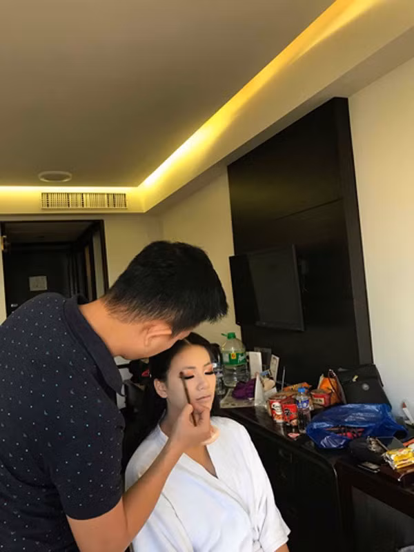  Anh trai Nguyễn Phương Khánh luôn theo sát em gái. Ảnh FBNV 