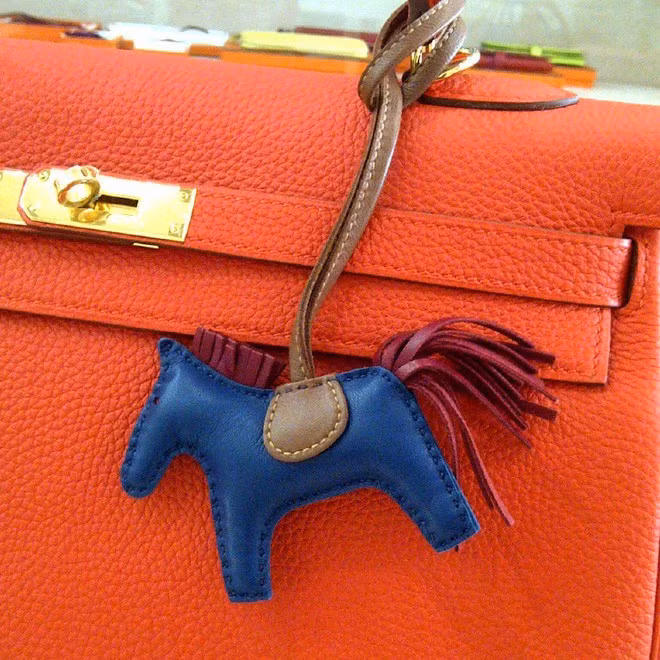 Nữ tín đồ hàng hiệu bị chỉ trích "xấp mặt" vì mua phụ kiện Hermes bé xíu giá cắt cổ ảnh 11 Nữ tín đồ hàng hiệu bị chỉ trích "xấp mặt" vì mua phụ kiện Hermes bé xíu giá cắt cổ ảnh 11