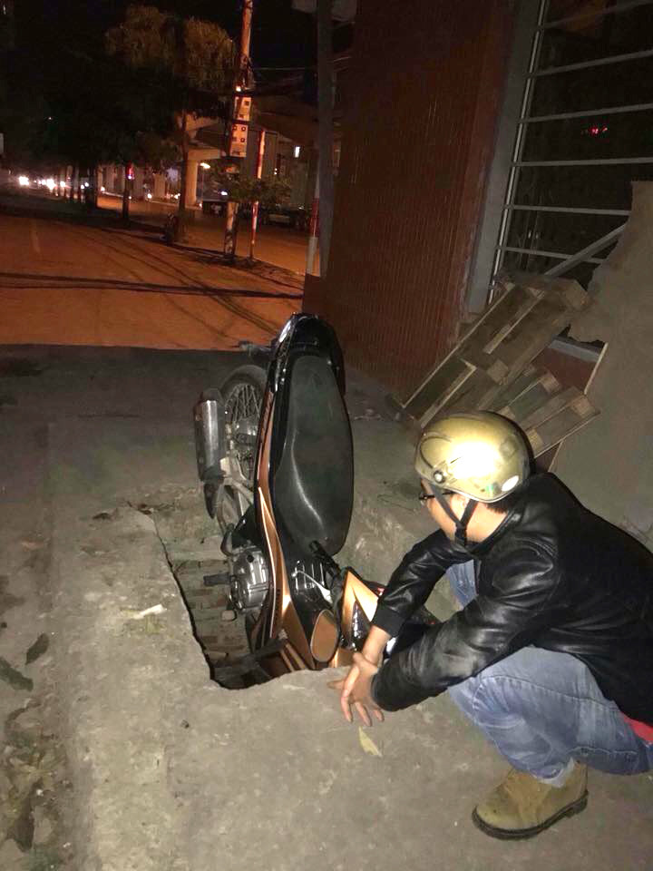 Sáng đi vẫn còn nắp cống mà Sáng đi vẫn còn nắp cống mà