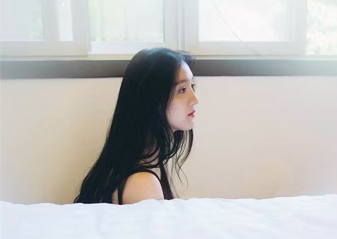 soc voi cuon so tim thay trong ngan keo khoa kin, ghi cam xuc cua vo khi an ai hinh anh 5