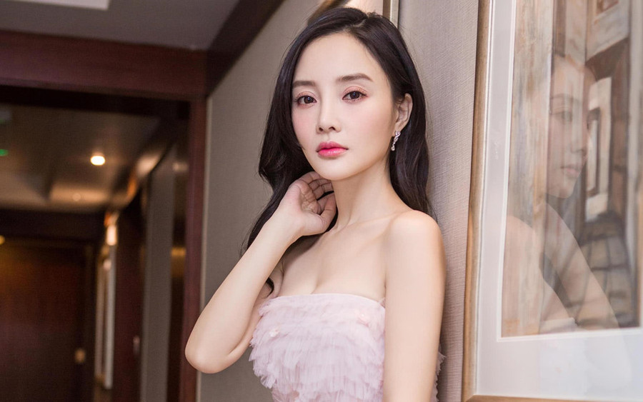 Lý Tiểu Lộ: Ảnh hậu sớm nổi, tàn lụi vì nhiều lần phản bội chồng