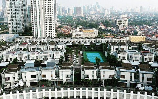 ngo ngang ngoi lang toan biet thu chuc ty xay tren noc toa nha cao tang - 4