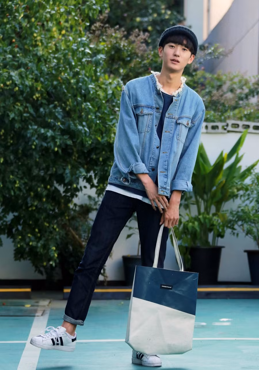 5 món đồ chuẩn phong cách nam thần Hàn Quốc, chị em nên sắm cho các chàng ảnh 10 "dieu dung" truoc phong cach nam than han quoc, chi em chi can sam 5 mon do nay cho chong - 11