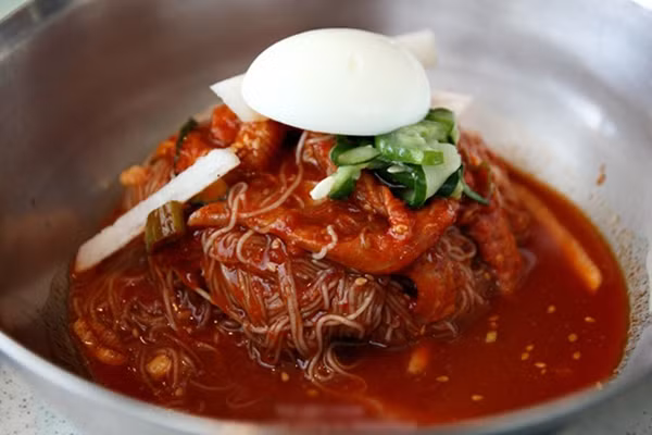 7 món cay Hàn Quốc khiến giới trẻ mê mẩn ảnh 5 Mô tả ảnh.