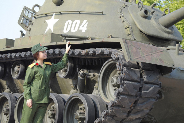 MC “Ong vàng” hóa thành nữ quân nhân xinh xắn ảnh 4 MC “Ong vàng” hóa thành nữ quân nhân xinh xắn ảnh 4