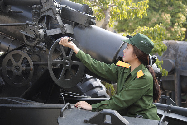 MC “Ong vàng” hóa thành nữ quân nhân xinh xắn ảnh 5 MC “Ong vàng” hóa thành nữ quân nhân xinh xắn ảnh 5