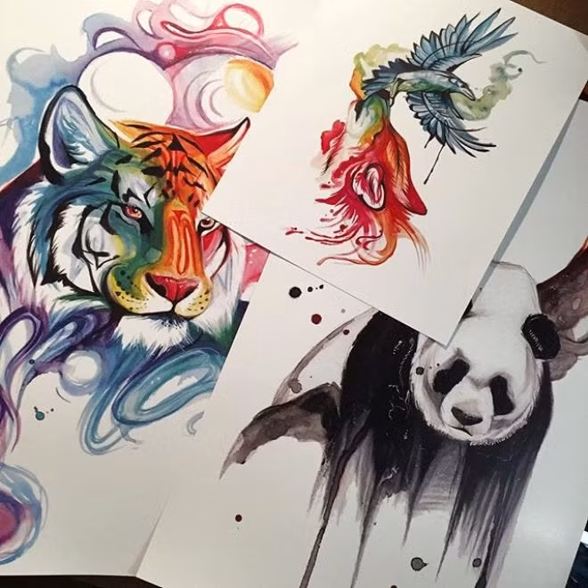 Cô gái vẽ tranh màu nước đẹp đến từng chi tiết